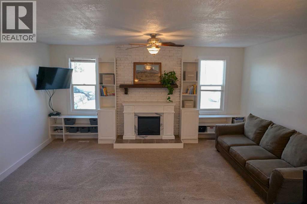 206 Mcgill Boulevard W, Lethbridge, Alberta  T1K 4C5 - Photo 2 - A2291720