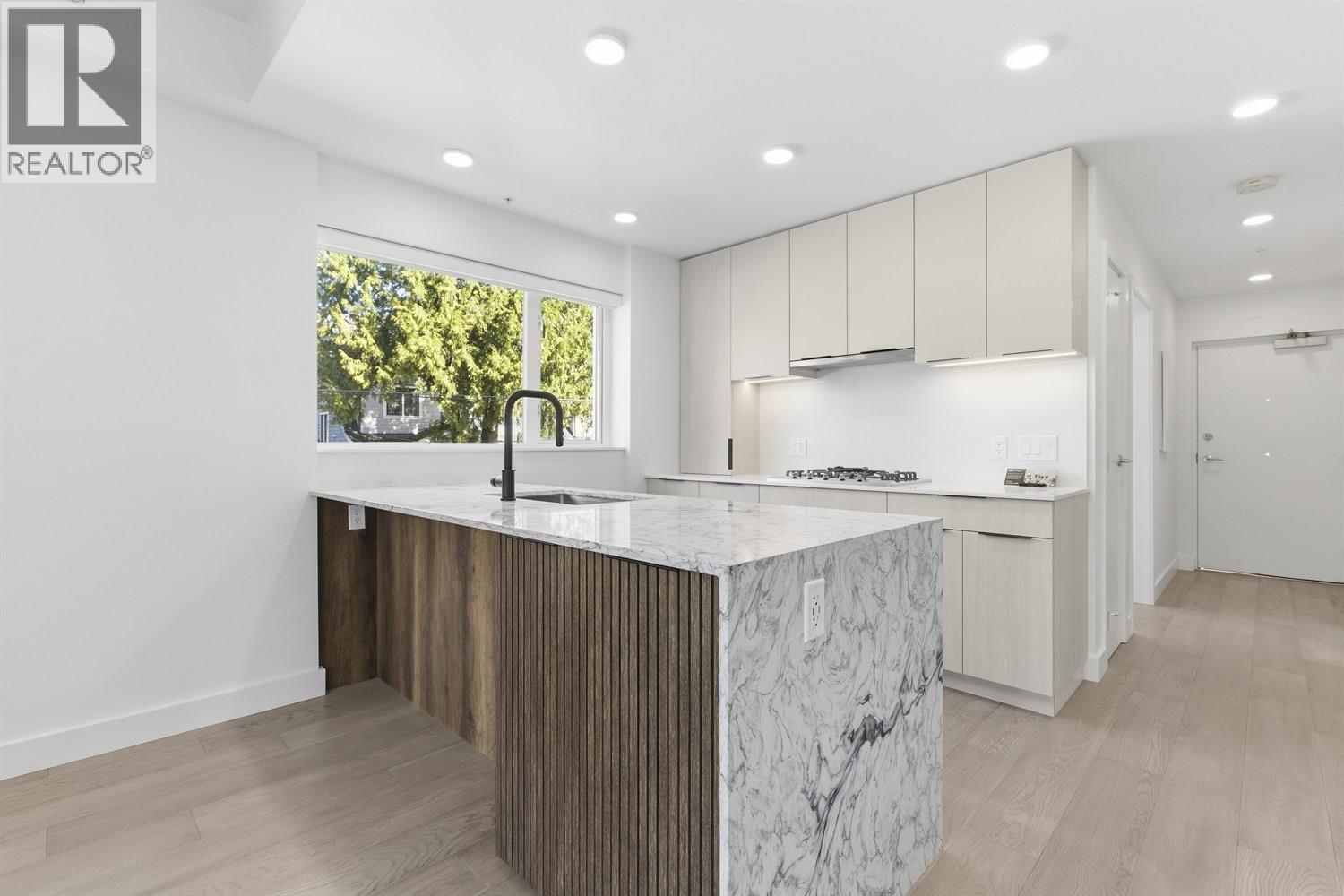 201 3590 W 39TH AVENUE, Vancouver, British Columbia