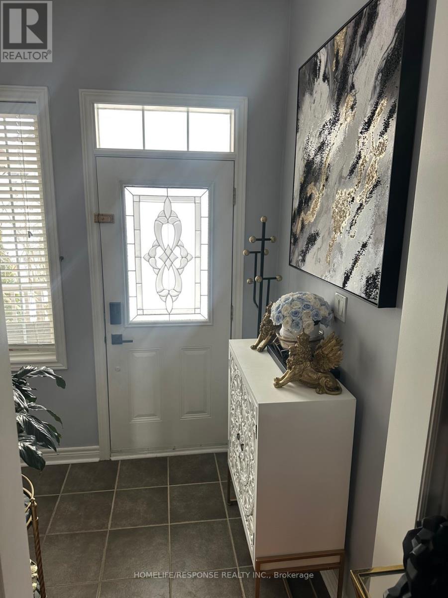 9 Aubergine Street, Richmond Hill, Ontario  L4E 5A8 - Photo 2 - N12904486