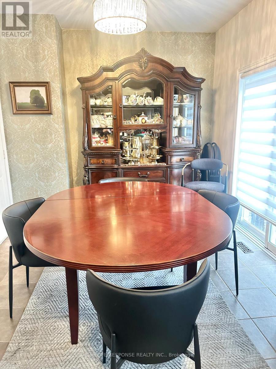 9 Aubergine Street, Richmond Hill, Ontario  L4E 5A8 - Photo 4 - N12904486