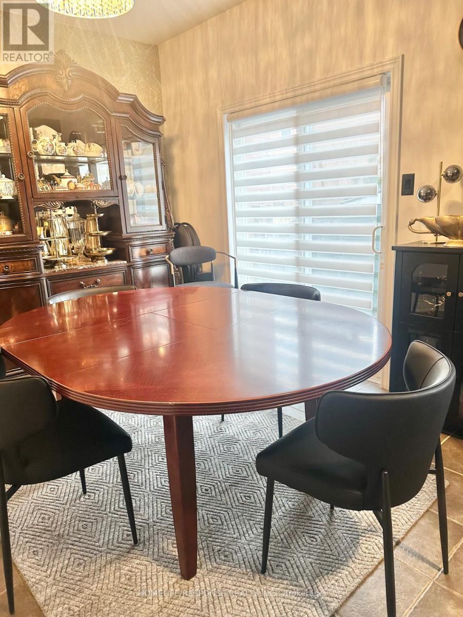 9 Aubergine Street, Richmond Hill, Ontario  L4E 5A8 - Photo 5 - N12904486