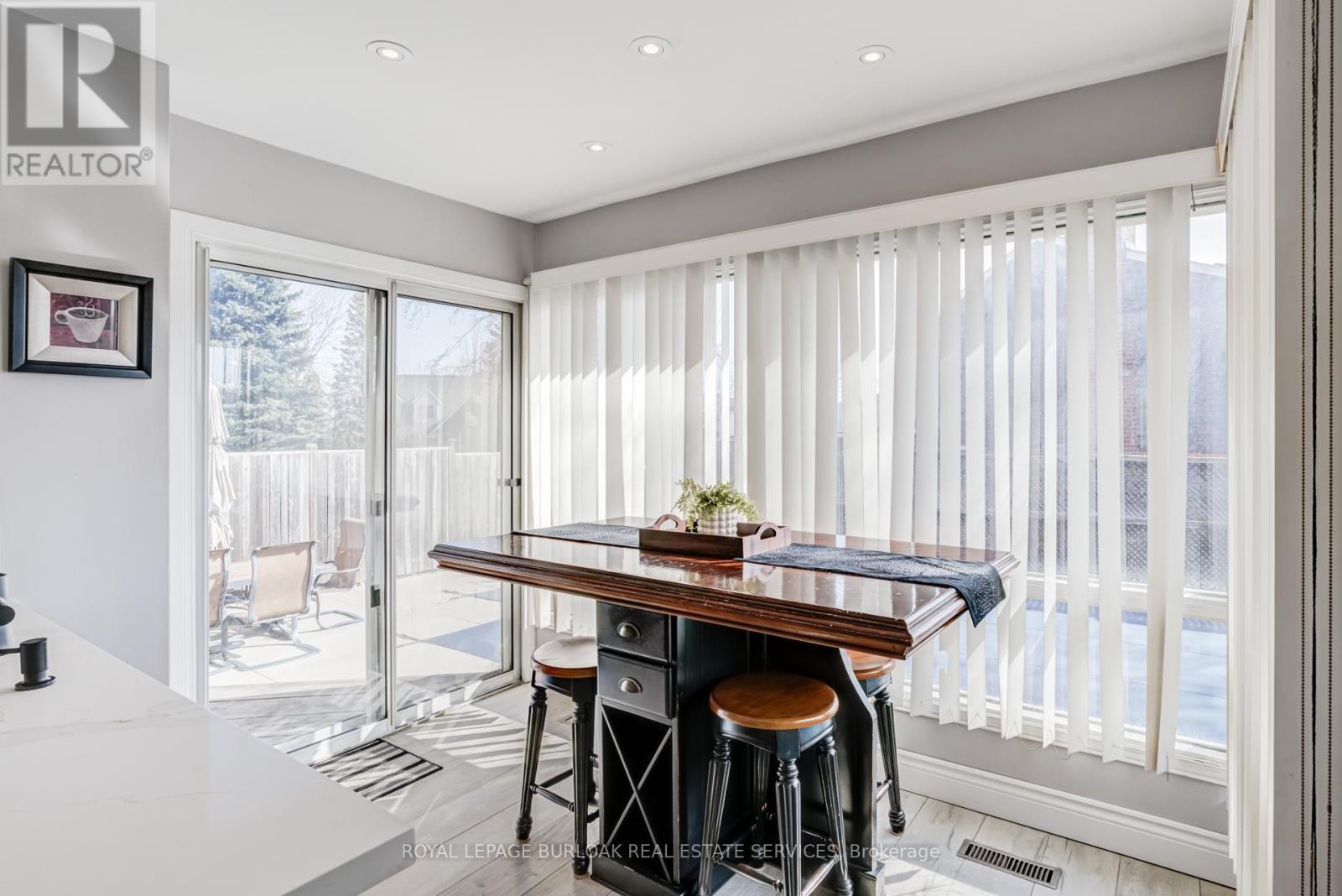 2055 Hunters Wood Drive, Burlington, Ontario  L7M 2T9 - Photo 13 - W12721028