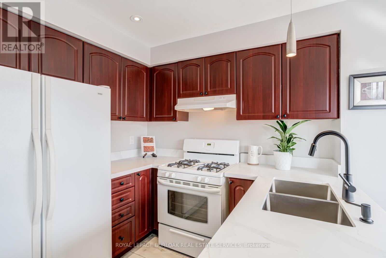 2055 Hunters Wood Drive, Burlington, Ontario  L7M 2T9 - Photo 12 - W12721028