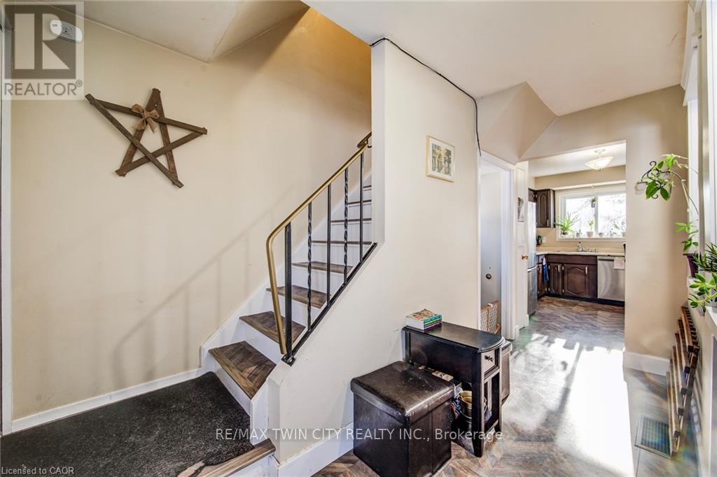 71 Shadeland Crescent, Kitchener, Ontario  N2M 2J1 - Photo 2 - X12846394