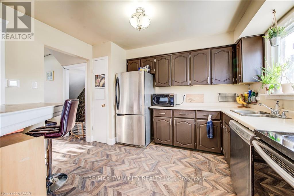 71 Shadeland Crescent, Kitchener, Ontario  N2M 2J1 - Photo 13 - X12846394