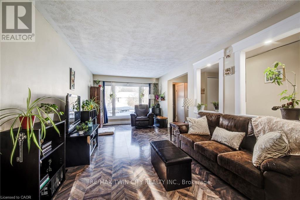 71 Shadeland Crescent, Kitchener, Ontario  N2M 2J1 - Photo 8 - X12846394