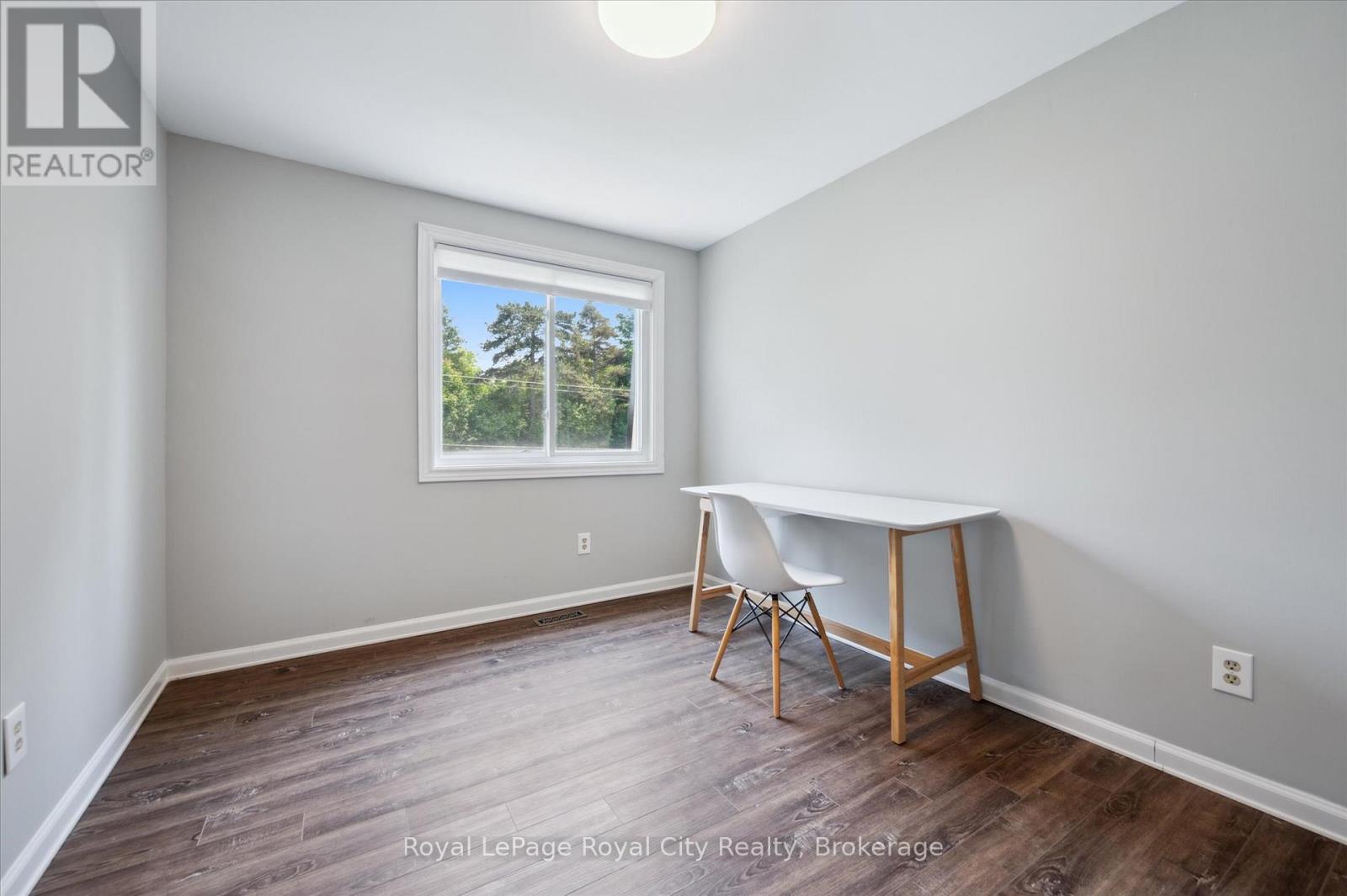 16 - 120 Country Club Drive, Guelph (Victoria North), Ontario  N1E 3K7 - Photo 12 - X12925730