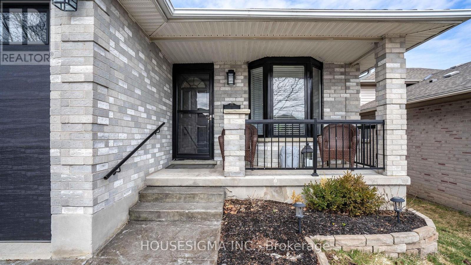 188 Sandy Street, London South, Ontario  N5Z 5C7 - Photo 4 - X12925606