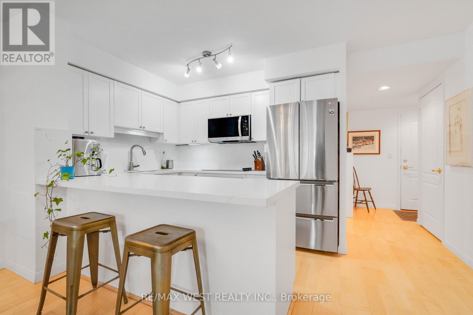 202 - 18 Stafford Street, Toronto, Ontario  M5V 3W4 - Photo 2 - C12925522