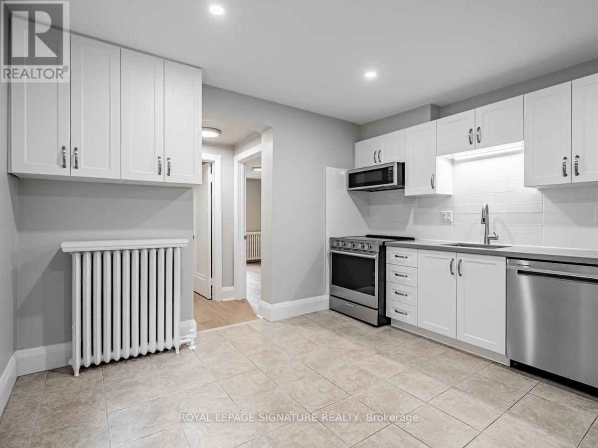 Upper - 229 Winona Drive, Toronto (Humewood-Cedarvale), Ontario  M6C 3S4 - Photo 8 - C12925594