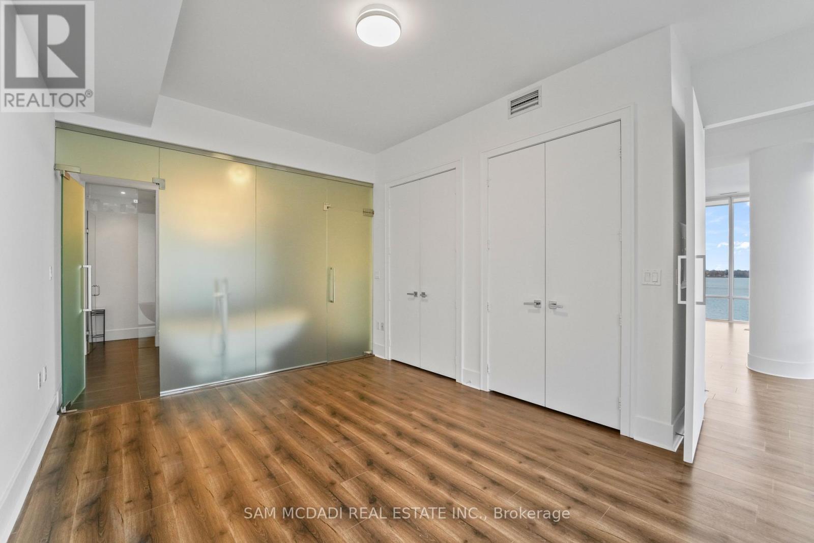 914 - 29 Queens Quay E, Toronto (Waterfront Communities), Ontario  M5E 0A4 - Photo 4 - C12925686