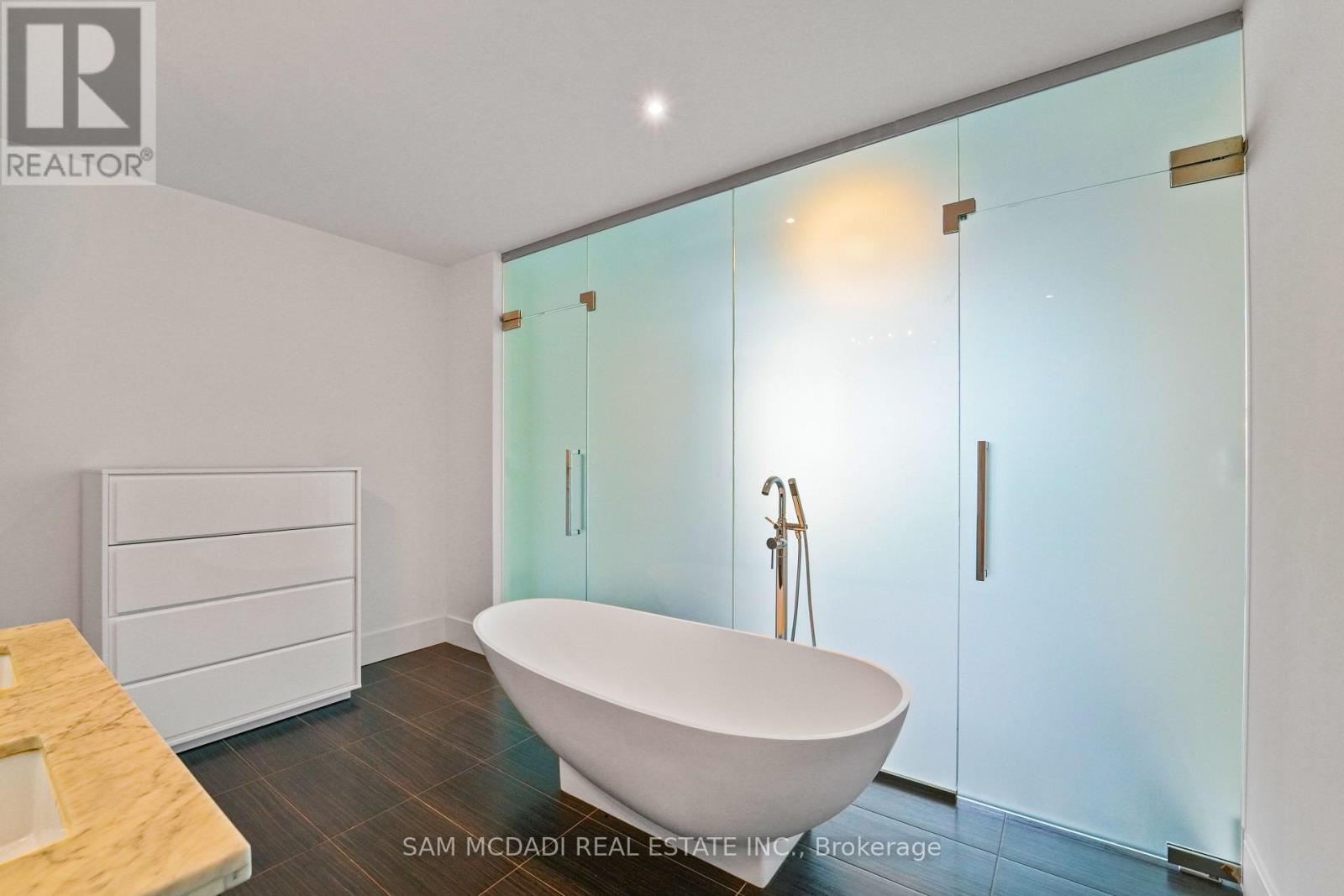 914 - 29 Queens Quay E, Toronto (Waterfront Communities), Ontario  M5E 0A4 - Photo 6 - C12925686