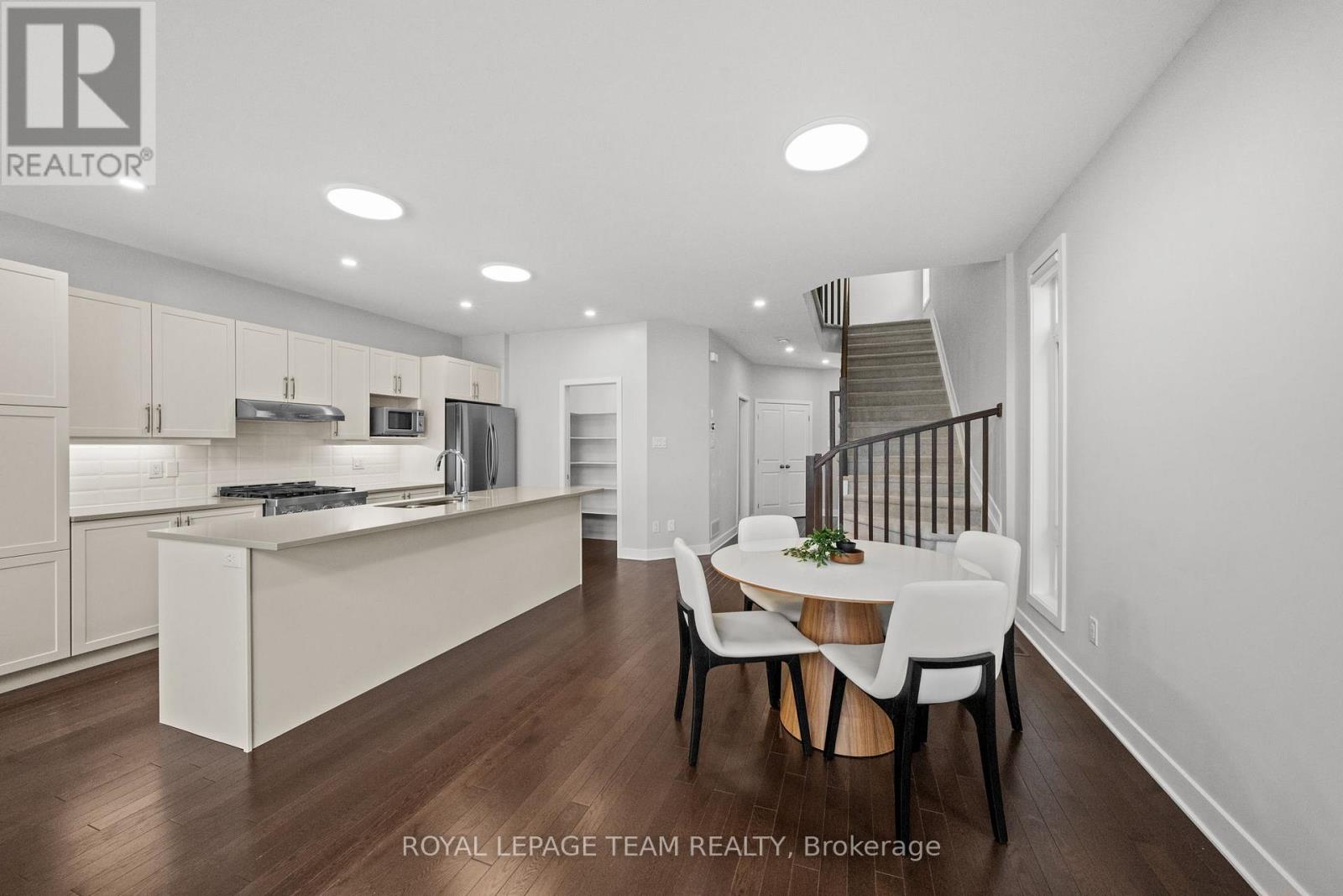 539 Honeylocust Avenue, Ottawa, Ontario  K2V 0L8 - Photo 10 - X12925614