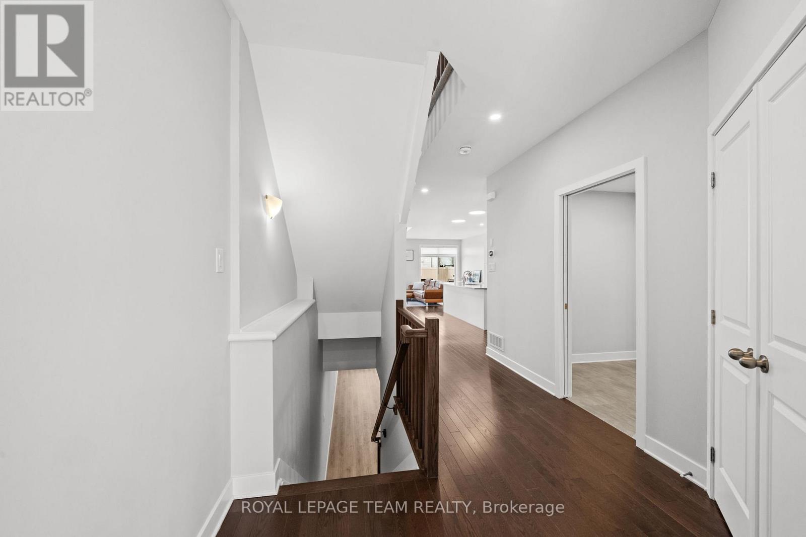 539 Honeylocust Avenue, Ottawa, Ontario  K2V 0L8 - Photo 4 - X12925614