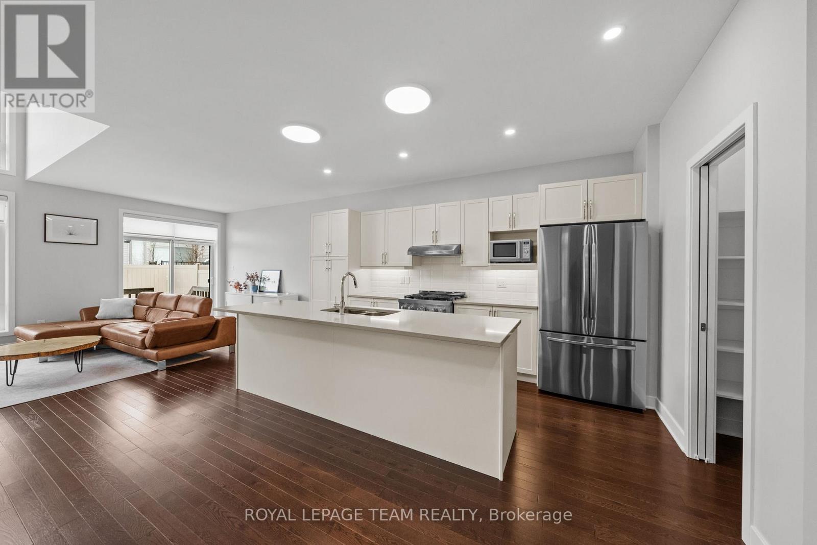 539 Honeylocust Avenue, Ottawa, Ontario  K2V 0L8 - Photo 5 - X12925614