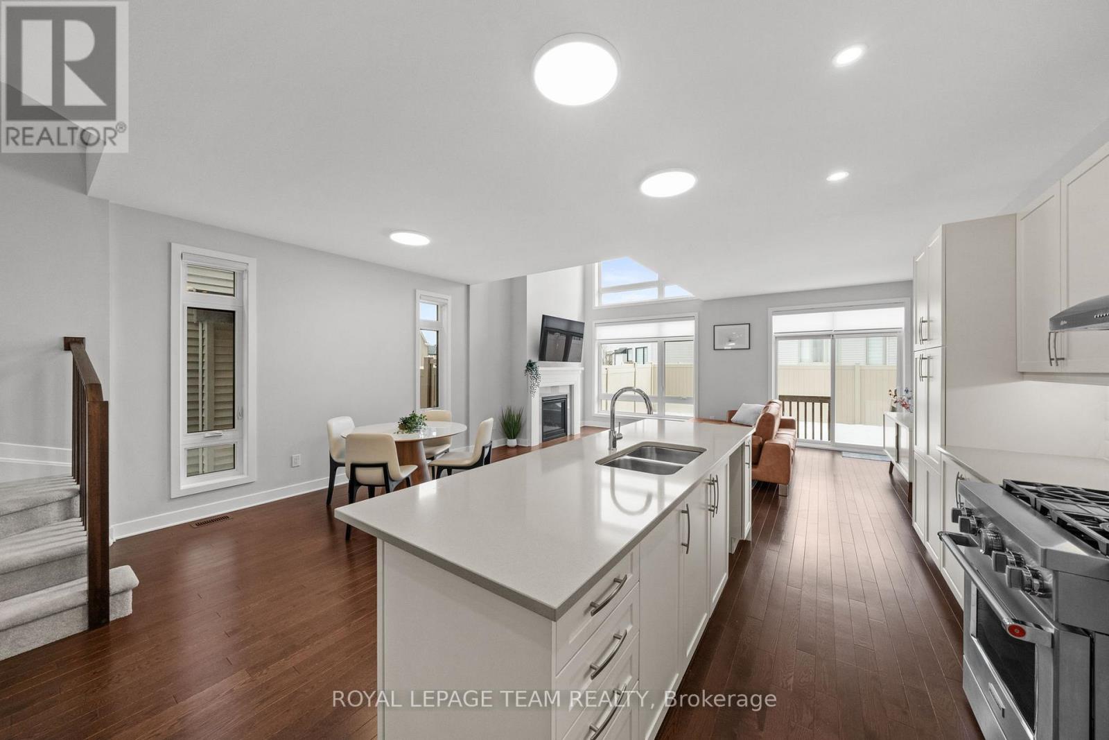 539 Honeylocust Avenue, Ottawa, Ontario  K2V 0L8 - Photo 7 - X12925614