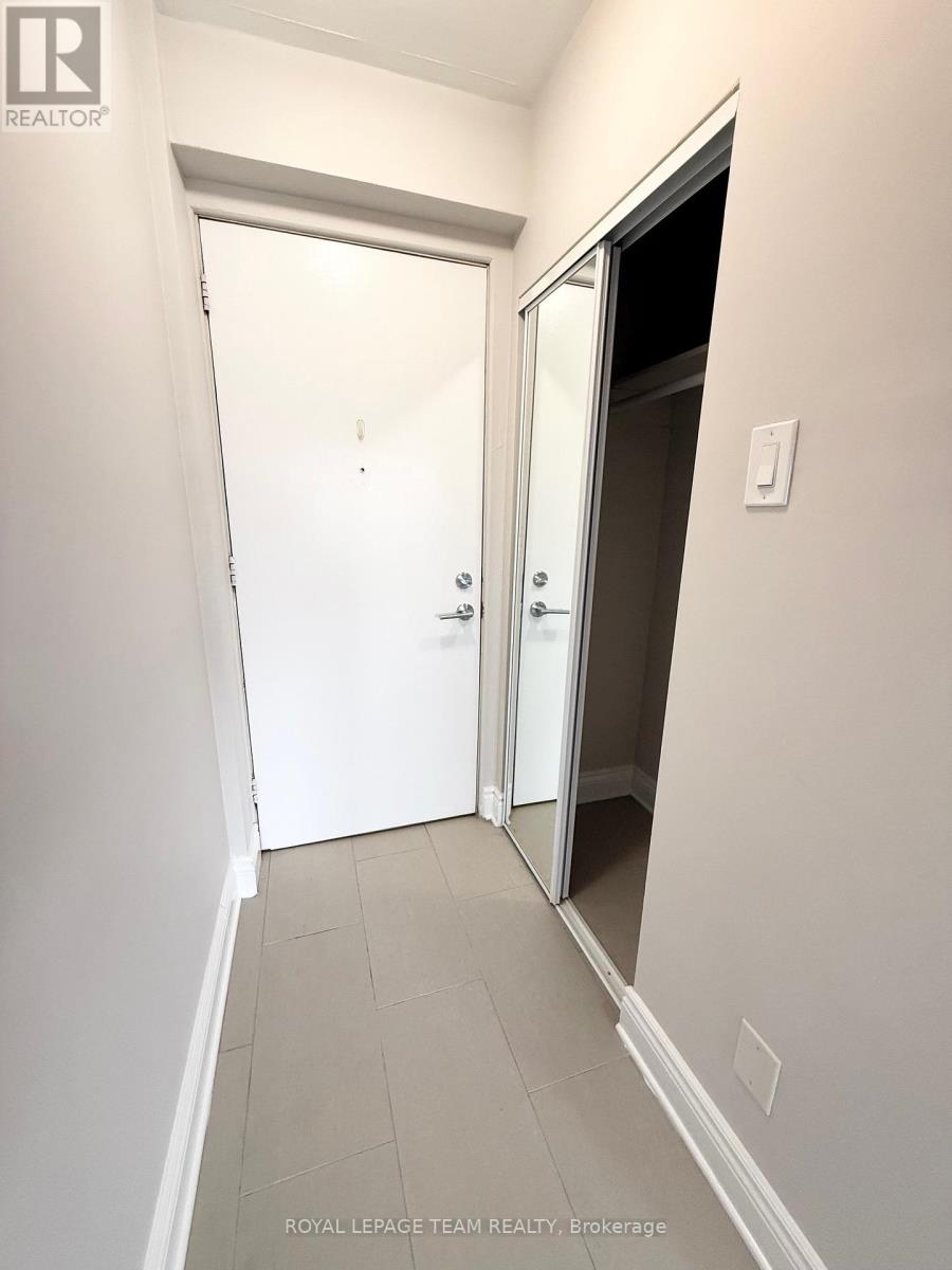 505 - 99 Cartier Street, Ottawa, Ontario  K2P 1K2 - Photo 10 - X12925622