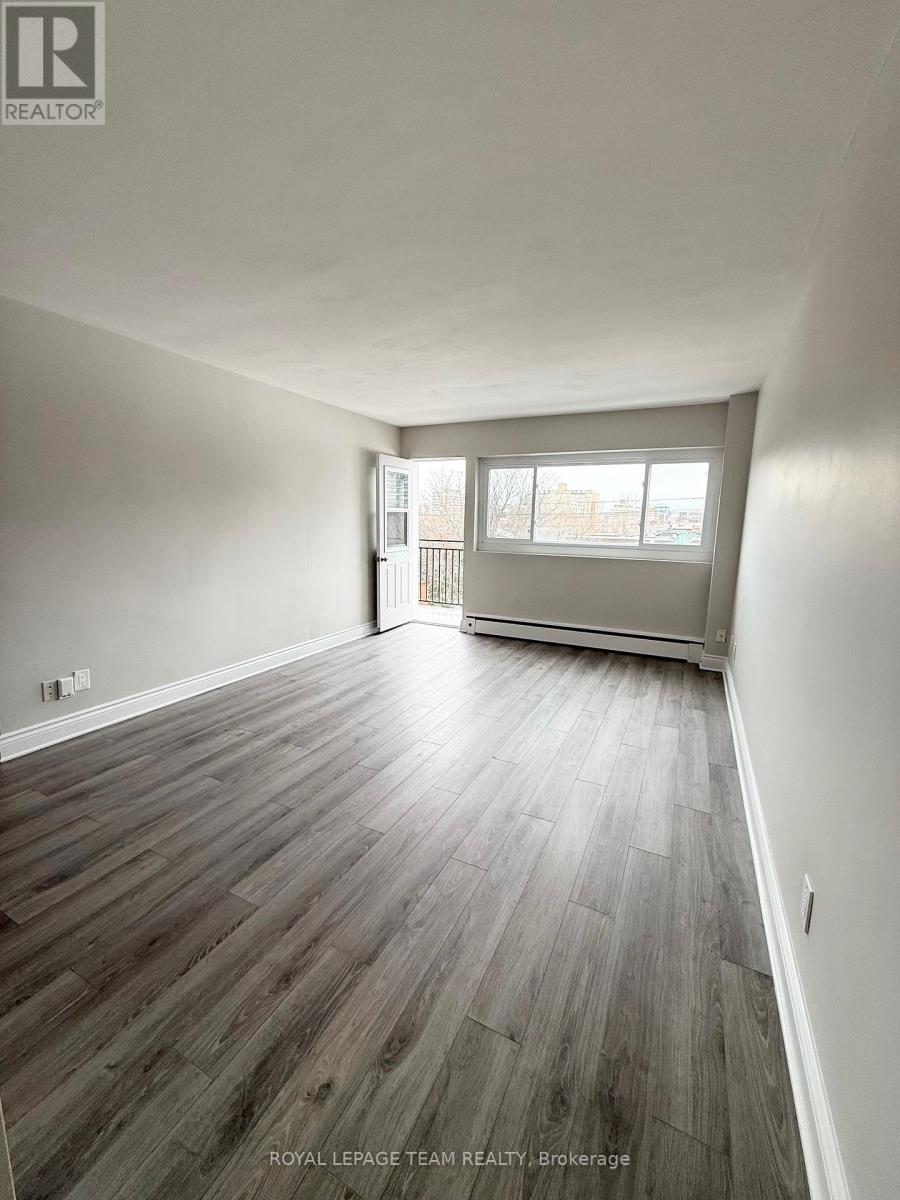 505 - 99 Cartier Street, Ottawa, Ontario  K2P 1K2 - Photo 3 - X12925622