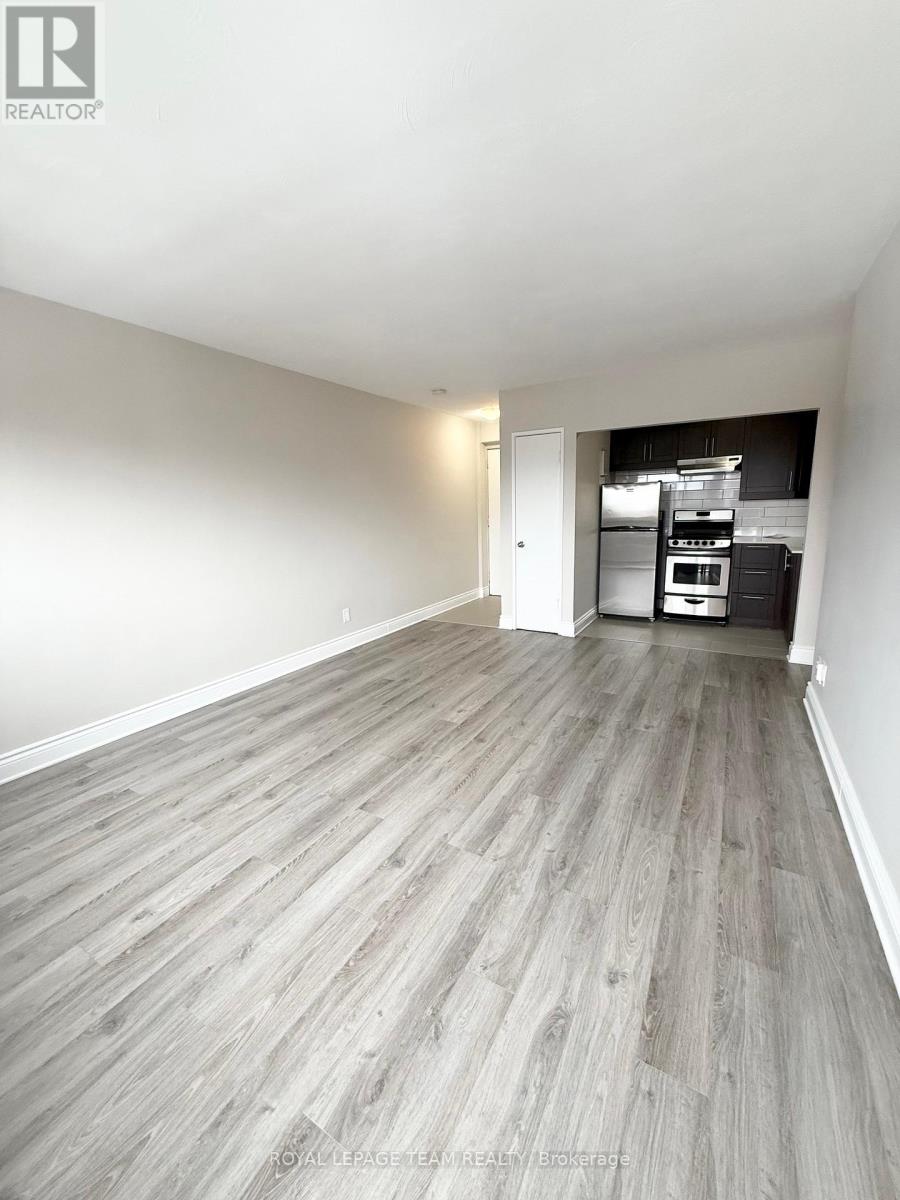 505 - 99 Cartier Street, Ottawa, Ontario  K2P 1K2 - Photo 5 - X12925622
