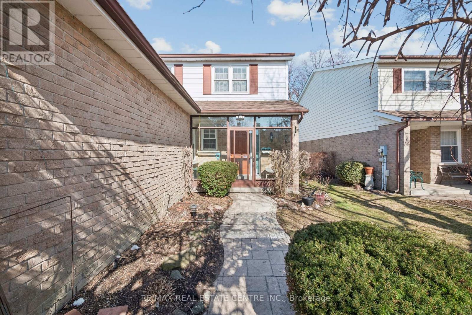 37 Statesman Square, Toronto, Ontario  M1S 4H7 - Photo 2 - E12925668