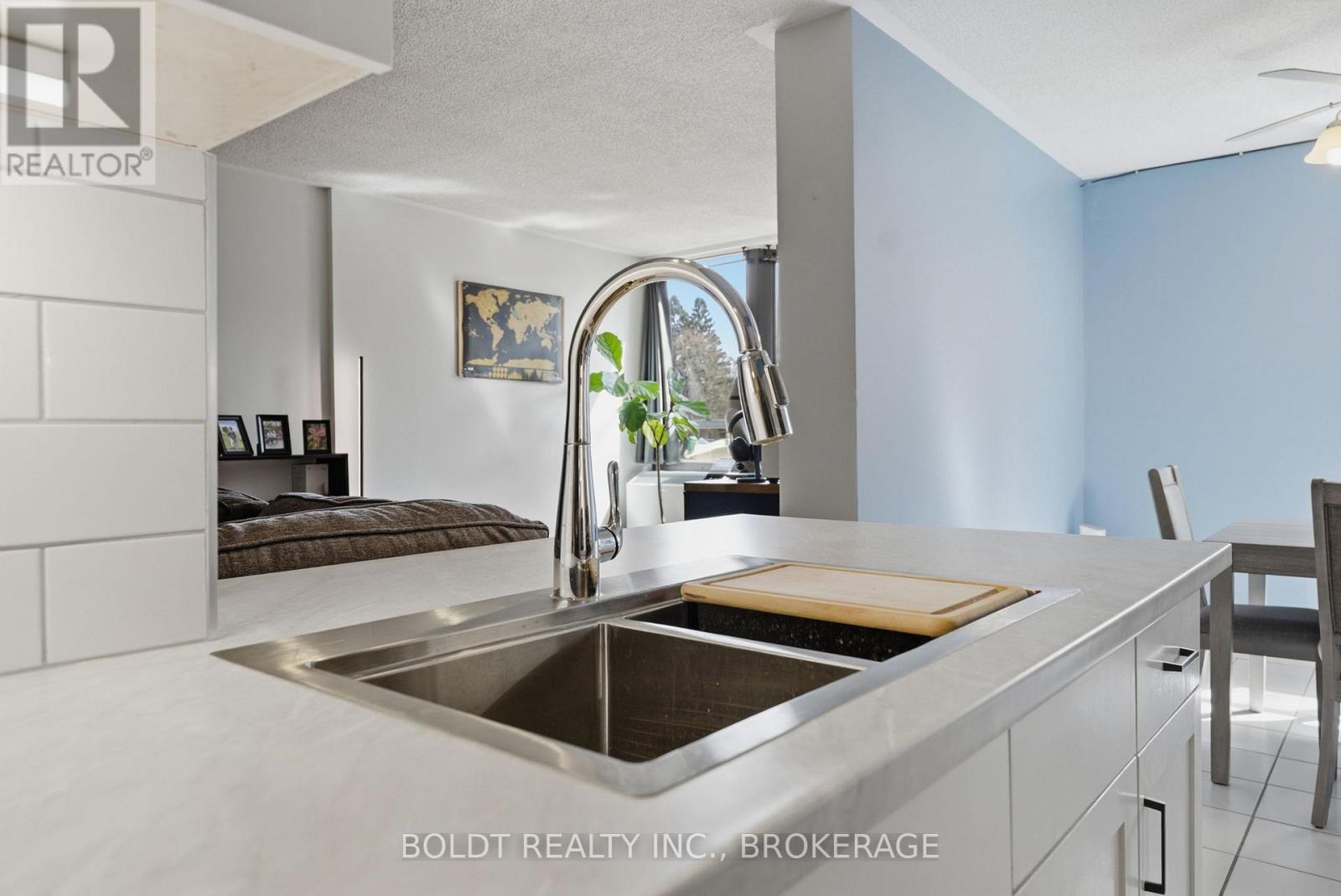 202 - 10 Ajax Street, Guelph, Ontario  N1H 7N6 - Photo 4 - X12925638