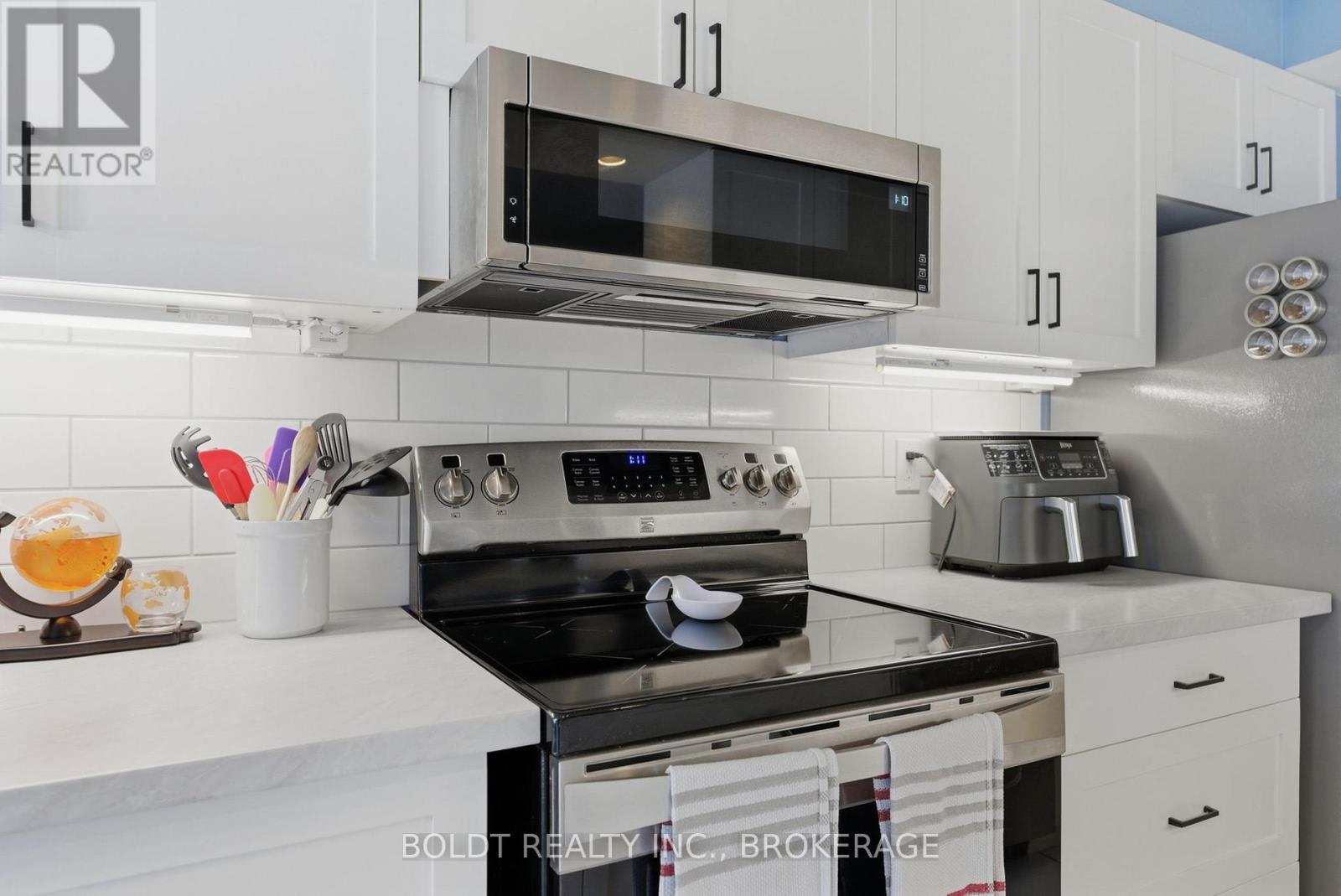 202 - 10 Ajax Street, Guelph, Ontario  N1H 7N6 - Photo 5 - X12925638