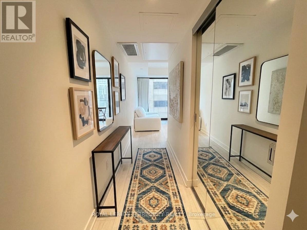 709 - 188 Cumberland Street, Toronto, Ontario  M5R 0B6 - Photo 3 - C12833032