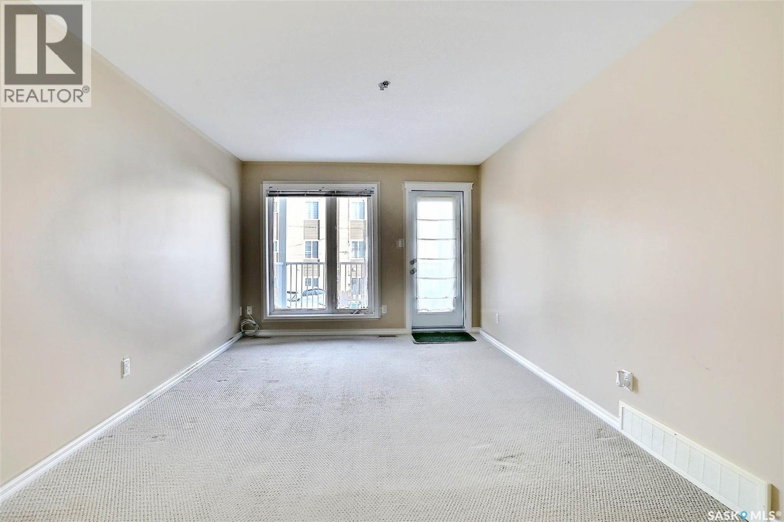 205 3946 Robinson Street, Regina, Saskatchewan  S4S 3C8 - Photo 2 - SK031316