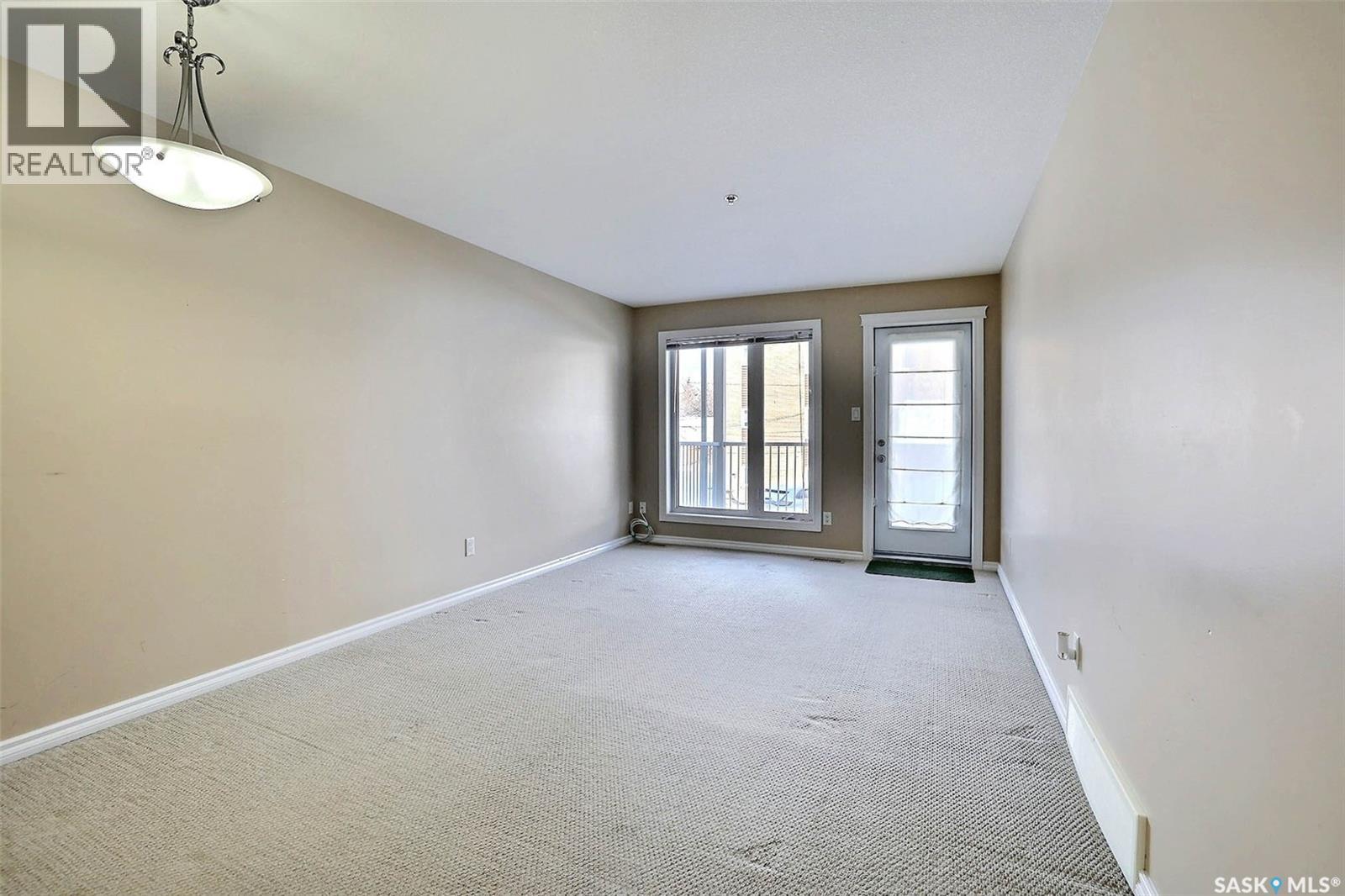 205 3946 Robinson Street, Regina, Saskatchewan  S4S 3C8 - Photo 3 - SK031316