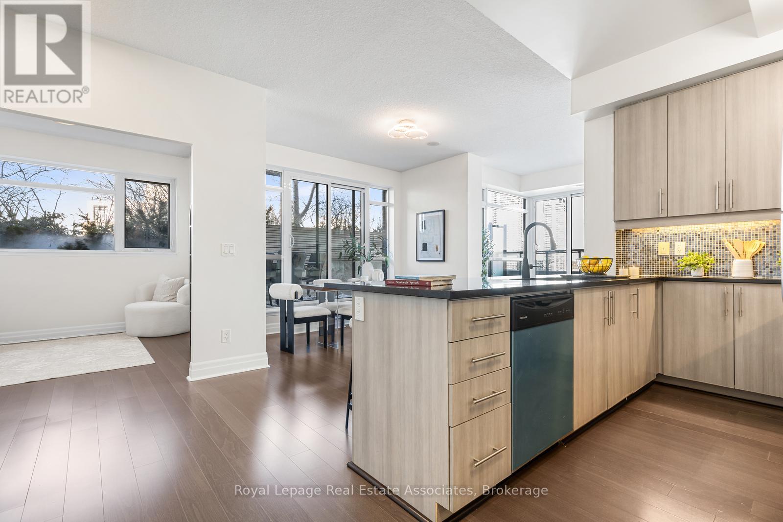 701 - 8130 Birchmount Road, Markham, Ontario  L6G 0E4 - Photo 2 - N12925534