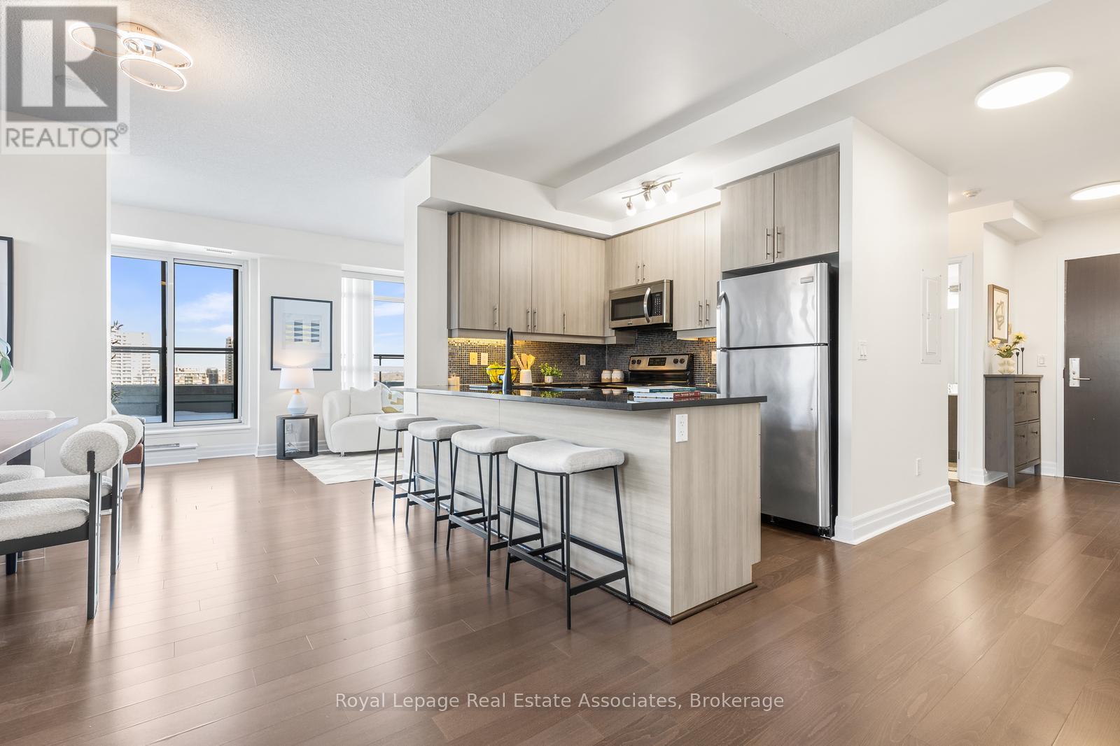 701 - 8130 Birchmount Road, Markham, Ontario  L6G 0E4 - Photo 4 - N12925534