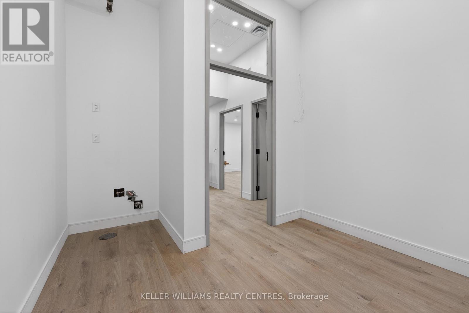 6 - 570 Hood Road, Markham (Milliken Mills West), Ontario  L3R 4G7 - Photo 4 - N12925556