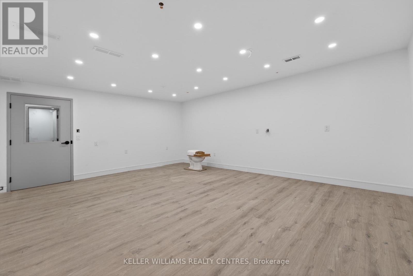 6 - 570 Hood Road, Markham (Milliken Mills West), Ontario  L3R 4G7 - Photo 9 - N12925556