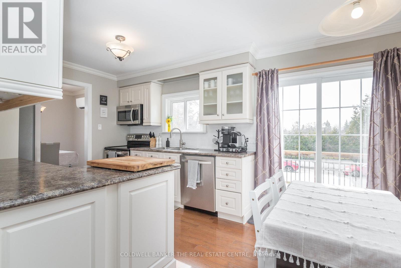 2218 Mildred Avenue, Innisfil, Ontario  L9S 2B9 - Photo 12 - N12925634