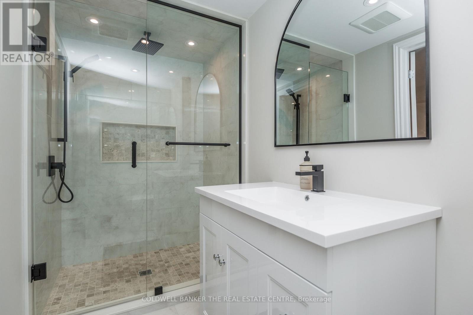 2218 Mildred Avenue, Innisfil, Ontario  L9S 2B9 - Photo 29 - N12925634