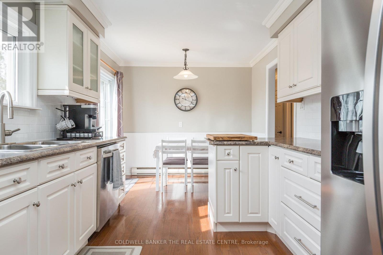 2218 Mildred Avenue, Innisfil, Ontario  L9S 2B9 - Photo 8 - N12925634