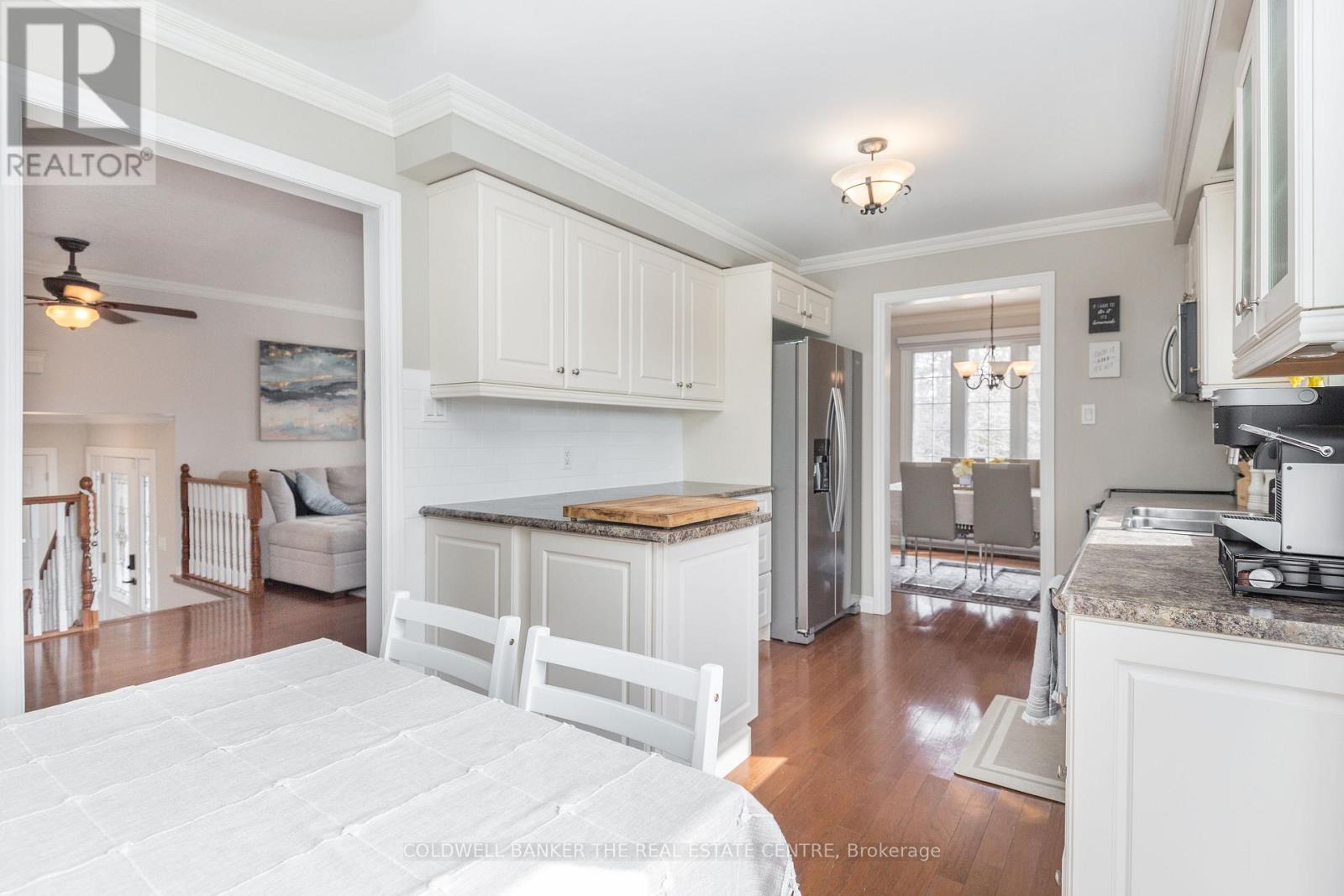 2218 Mildred Avenue, Innisfil, Ontario  L9S 2B9 - Photo 9 - N12925634