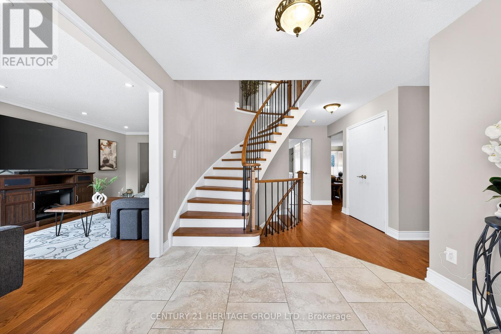 483 Alex Doner Drive, Newmarket (Glenway Estates), Ontario  L3X 1C3 - Photo 3 - N12925692