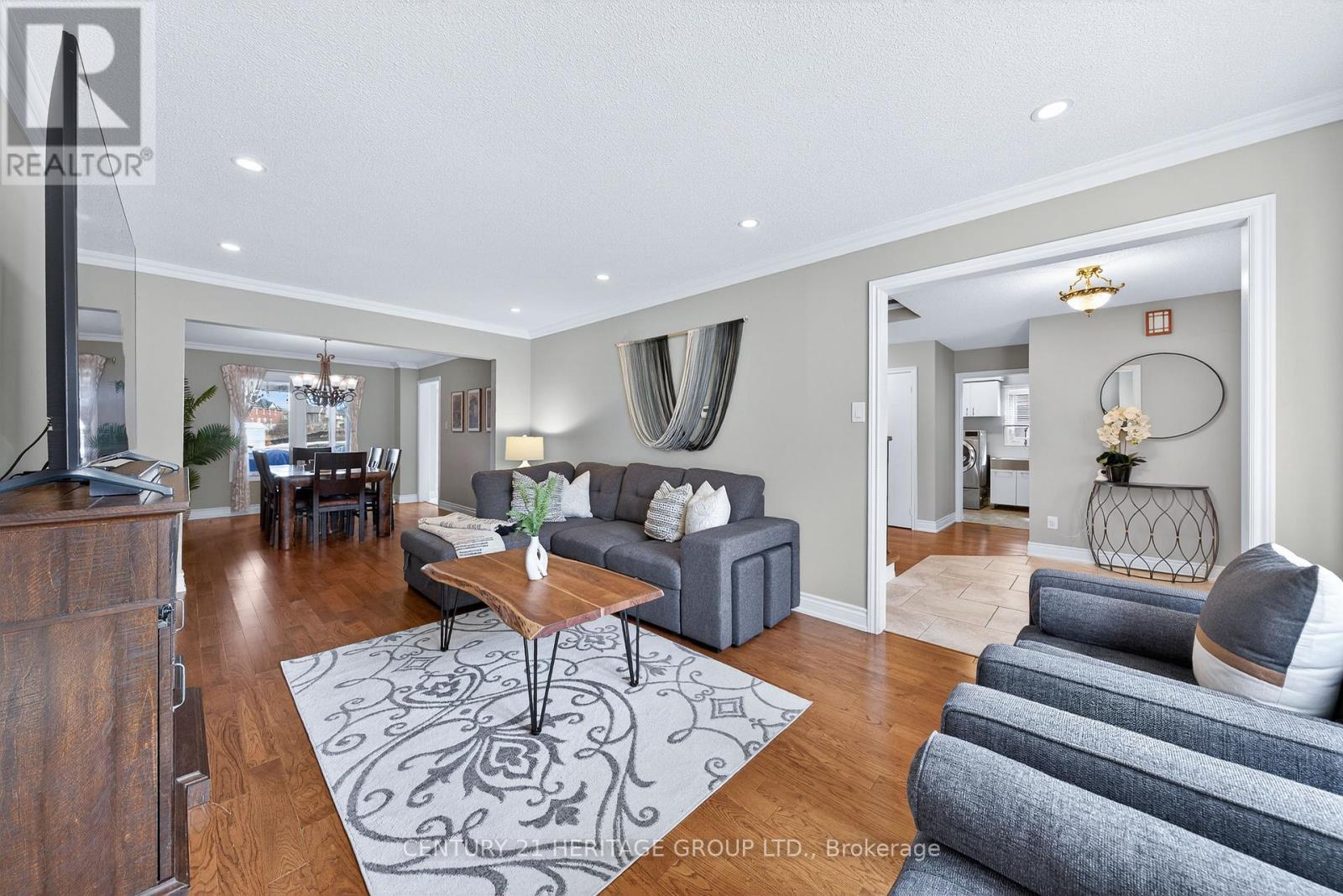 483 Alex Doner Drive, Newmarket (Glenway Estates), Ontario  L3X 1C3 - Photo 6 - N12925692