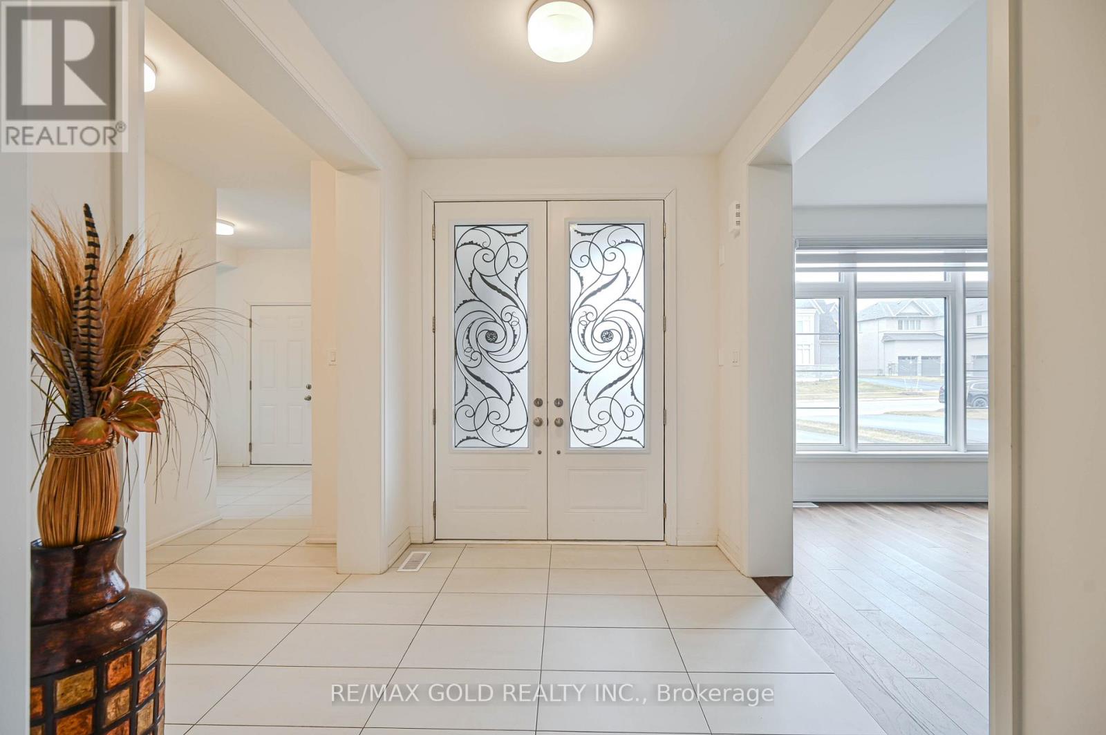 5 Elderberry Way, Adjala-Tosorontio (Colgan), Ontario  L0G 1W0 - Photo 4 - N12925694