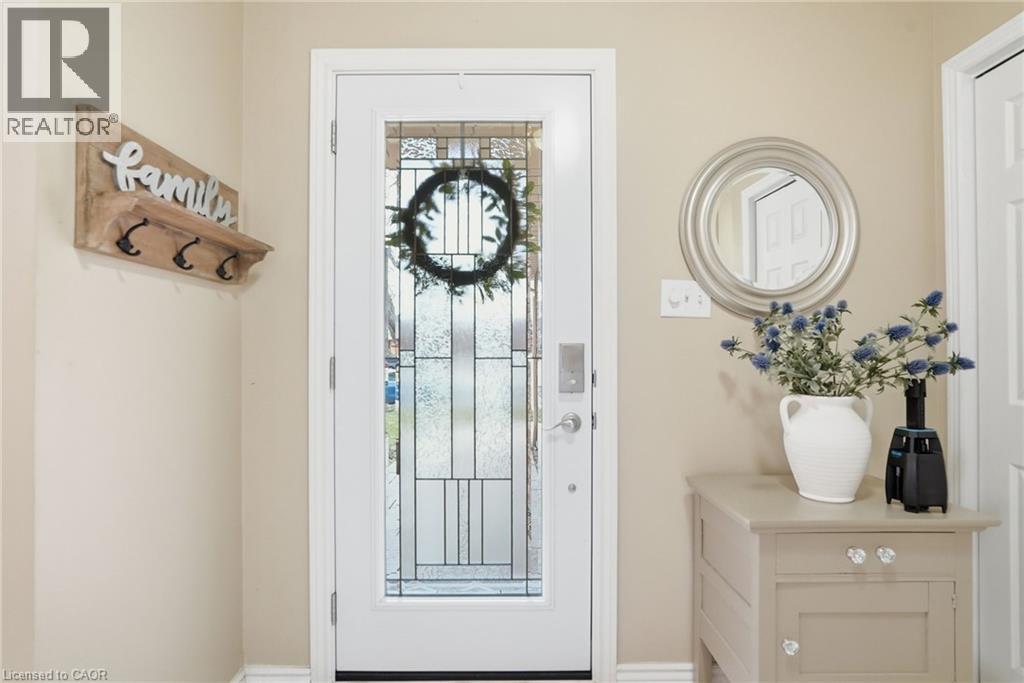 31 Republic Avenue, Hamilton, Ontario  L9B 2G6 - Photo 3 - 40812669