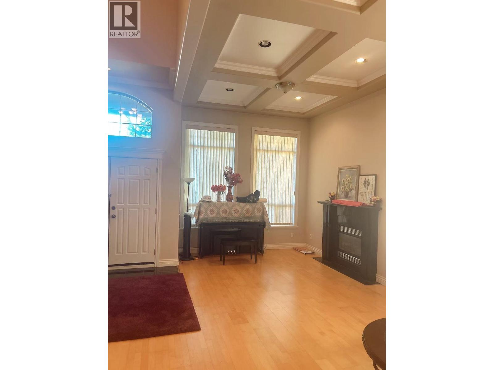 6521 Waltham Avenue, Burnaby, British Columbia V5H 3V6 - Photo 2 - R3101682