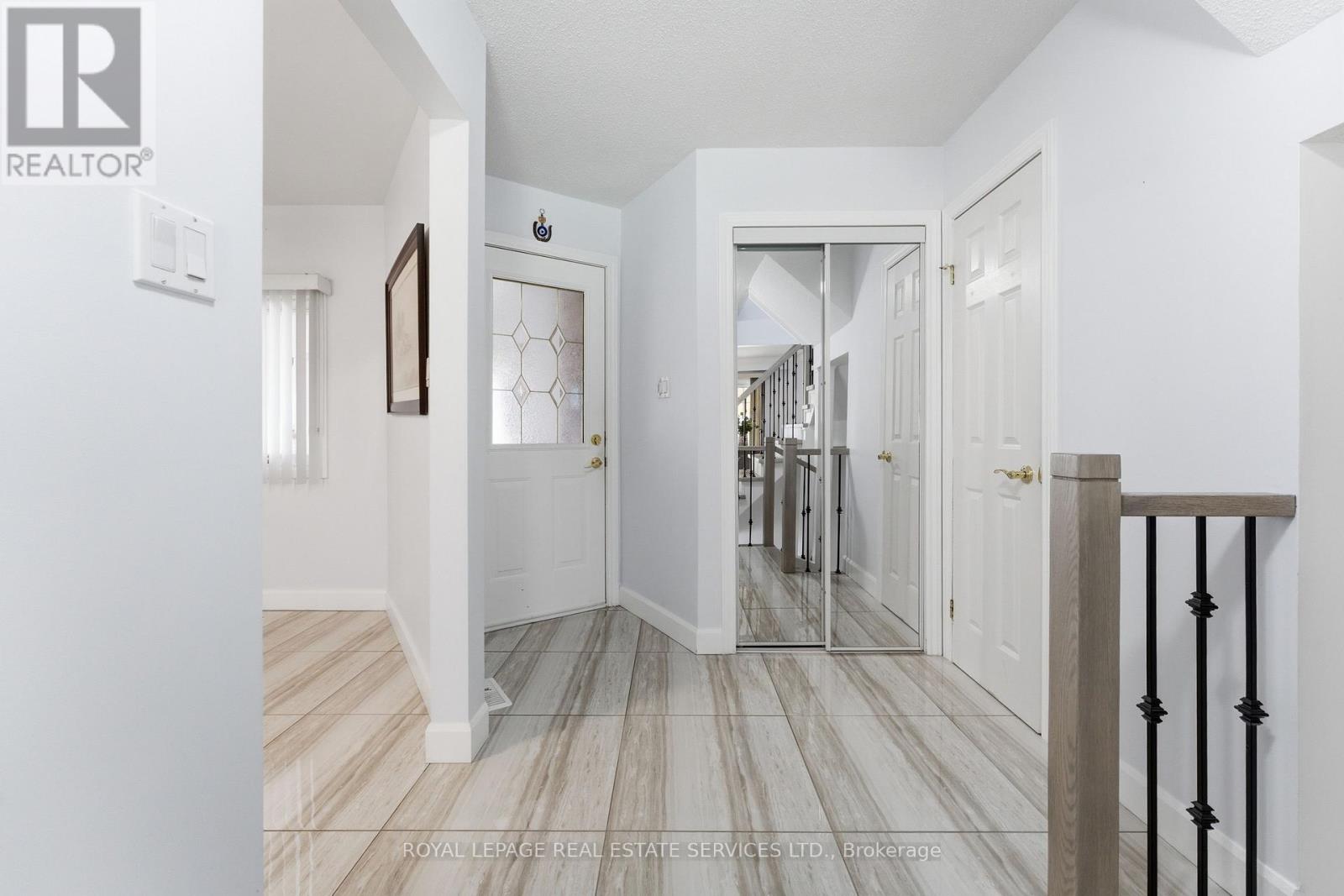 7256 Corrine Crescent, Mississauga, Ontario  L5N 5C1 - Photo 2 - W12925518