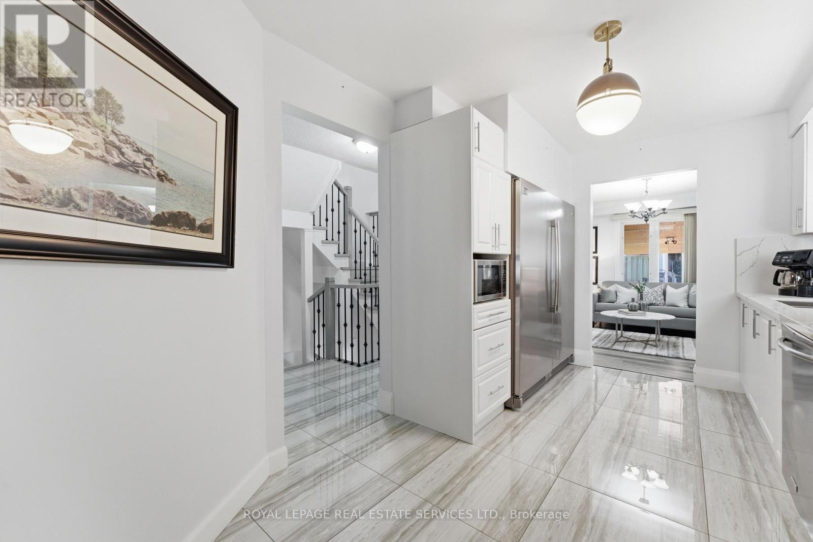 7256 Corrine Crescent, Mississauga, Ontario  L5N 5C1 - Photo 4 - W12925518