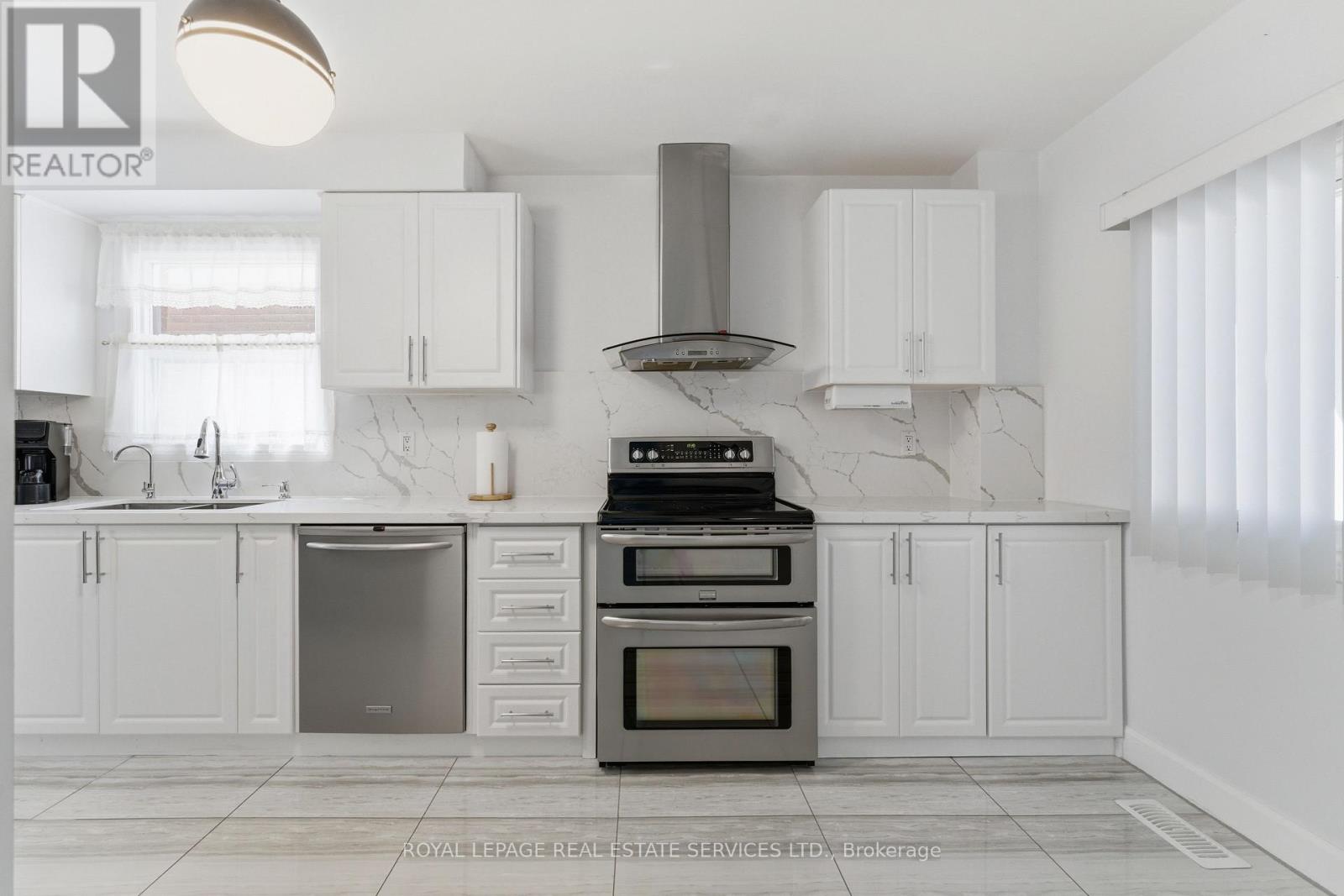 7256 Corrine Crescent, Mississauga, Ontario  L5N 5C1 - Photo 5 - W12925518