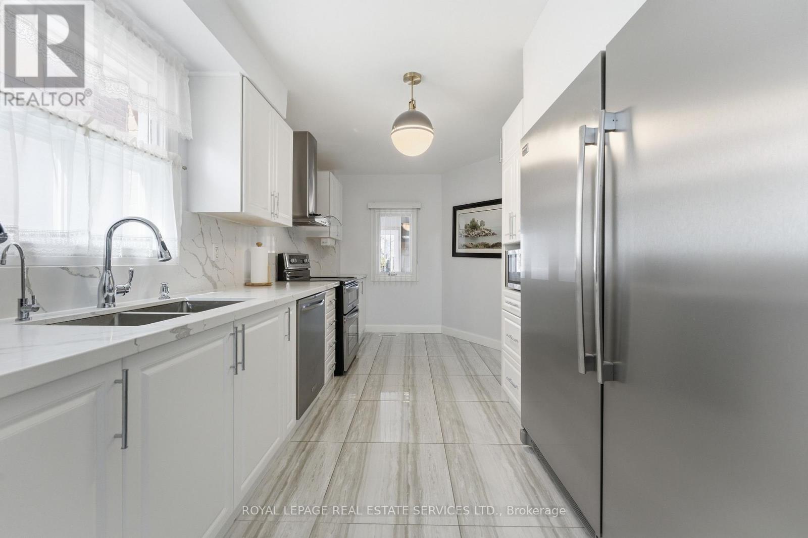 7256 Corrine Crescent, Mississauga, Ontario  L5N 5C1 - Photo 6 - W12925518