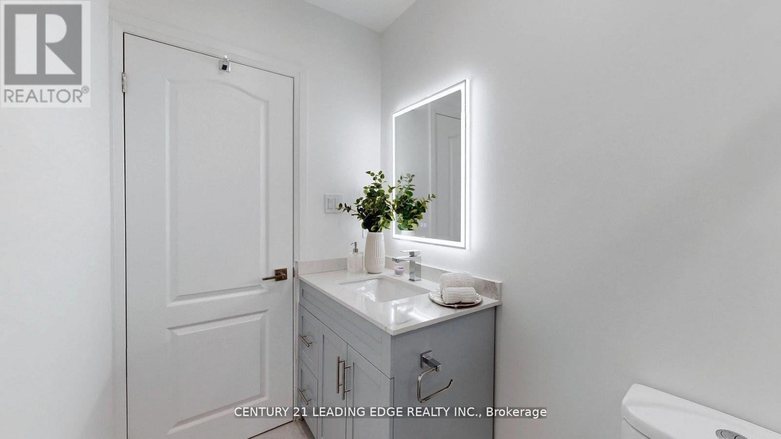 3070 O'hagan Drive, Mississauga, Ontario  L5C 2C5 - Photo 11 - W12925546