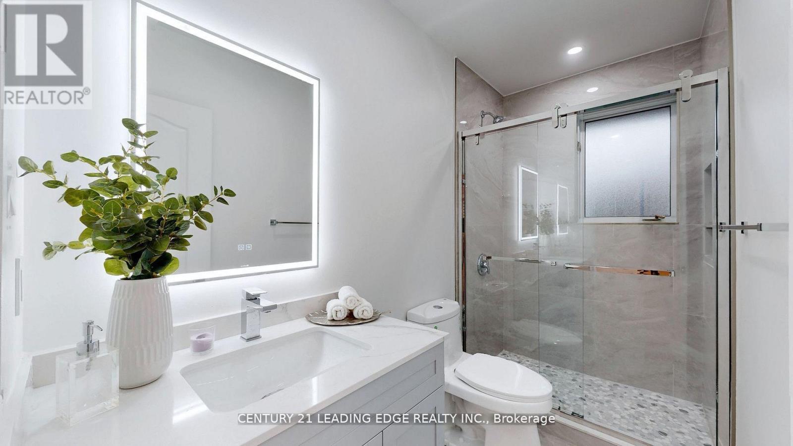 3070 O'hagan Drive, Mississauga, Ontario  L5C 2C5 - Photo 12 - W12925546