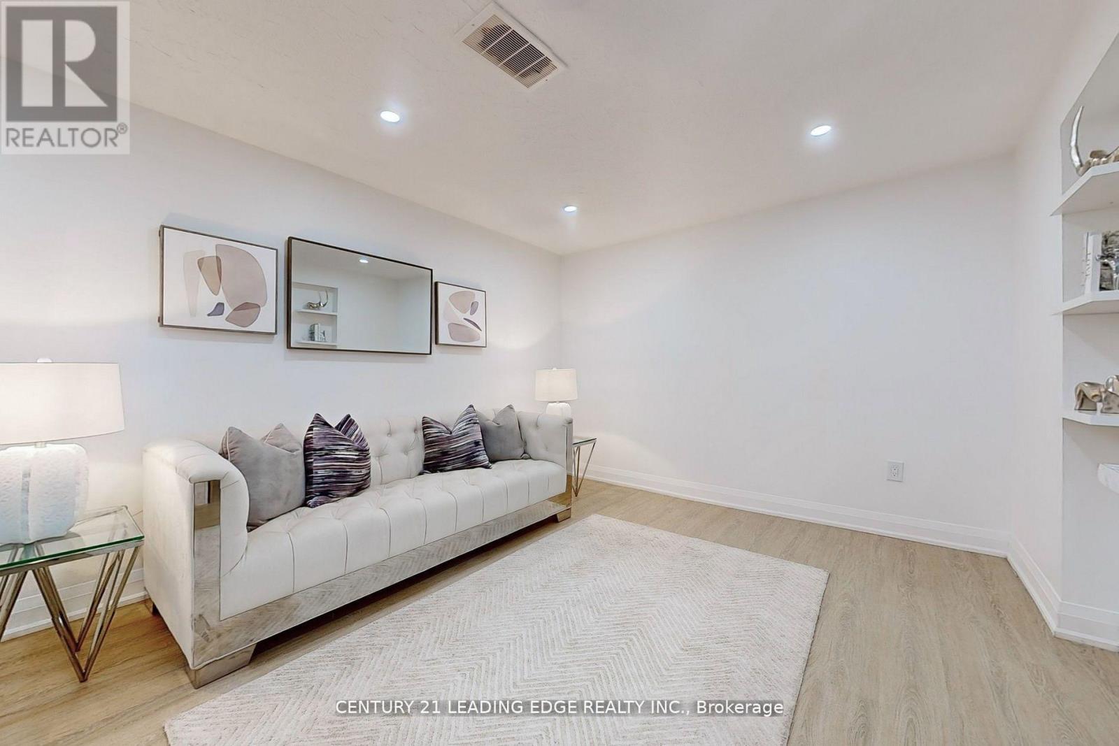 3070 O'hagan Drive, Mississauga, Ontario  L5C 2C5 - Photo 19 - W12925546