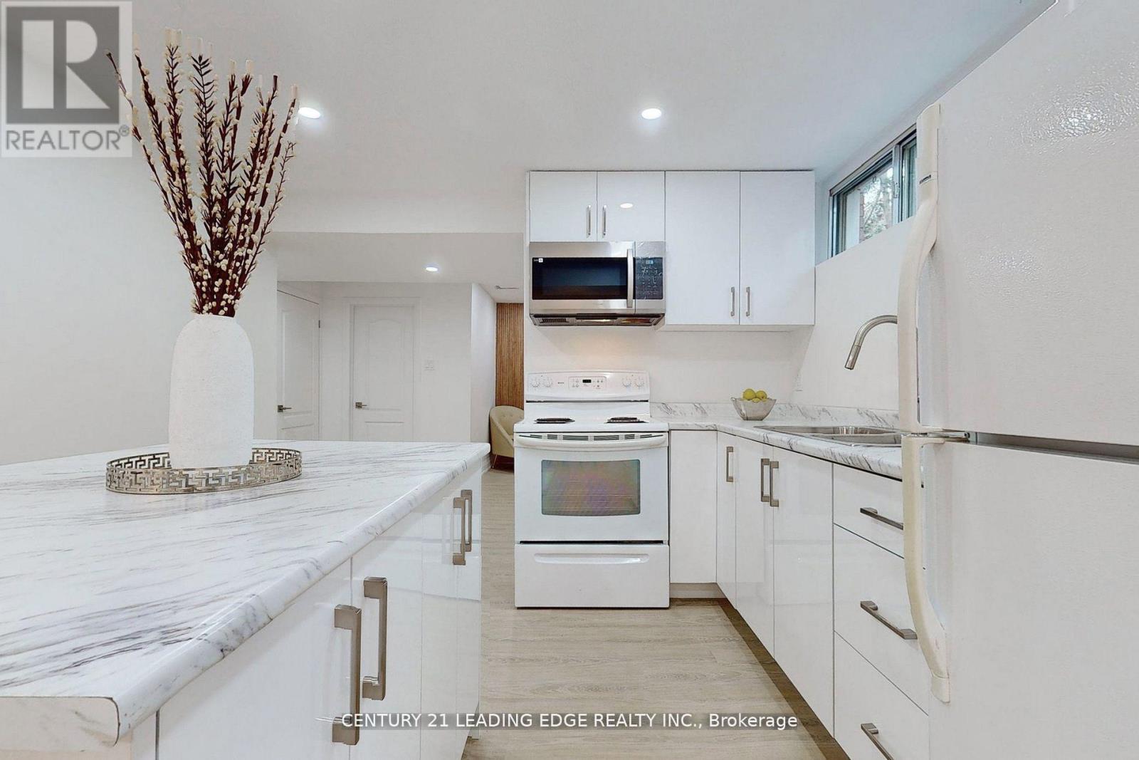 3070 O'hagan Drive, Mississauga, Ontario  L5C 2C5 - Photo 22 - W12925546